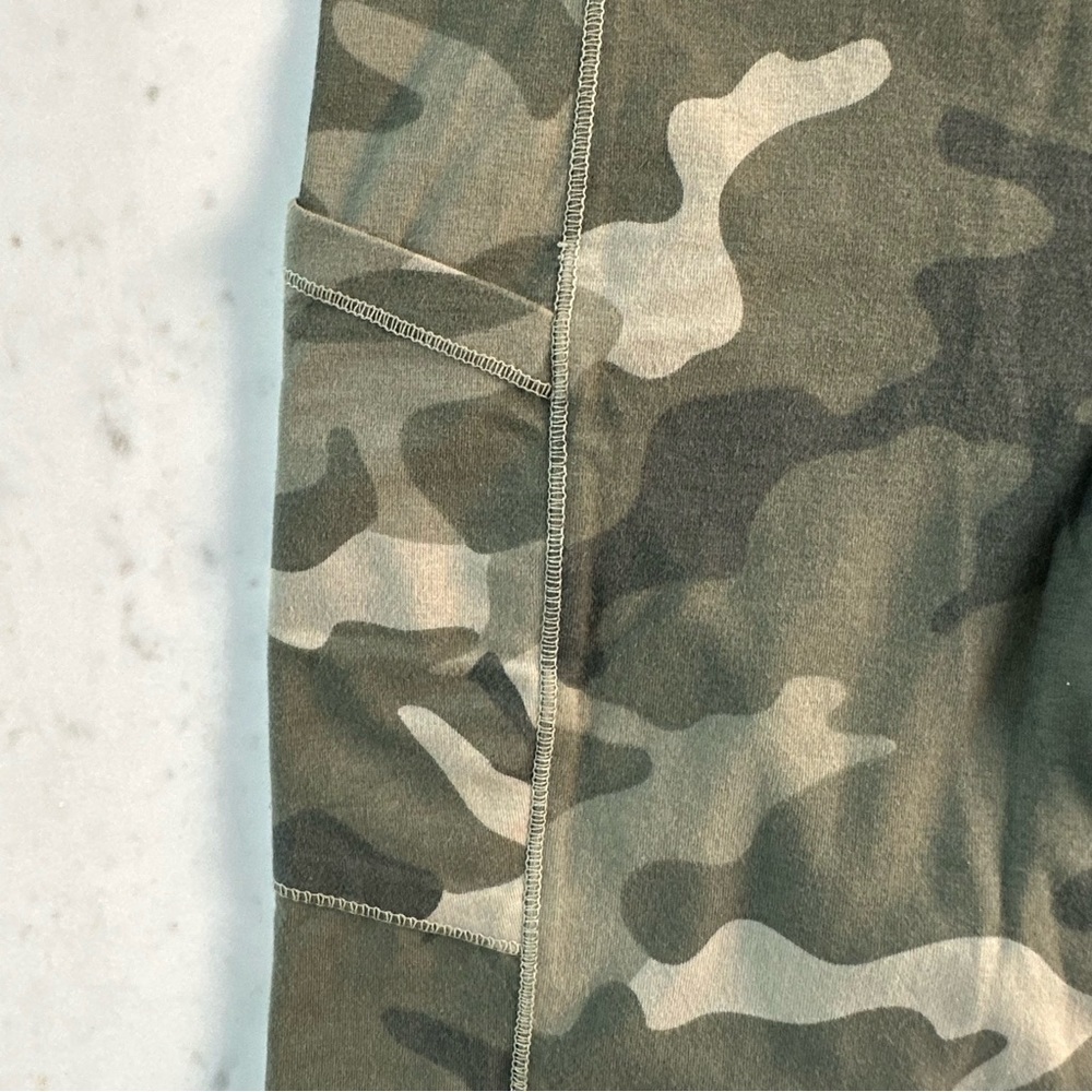 NWT Monrow Olive Camouflage Biker Shorts with Pockets - Picture 8 of 13